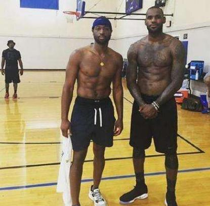 判的权威底 判的权威底