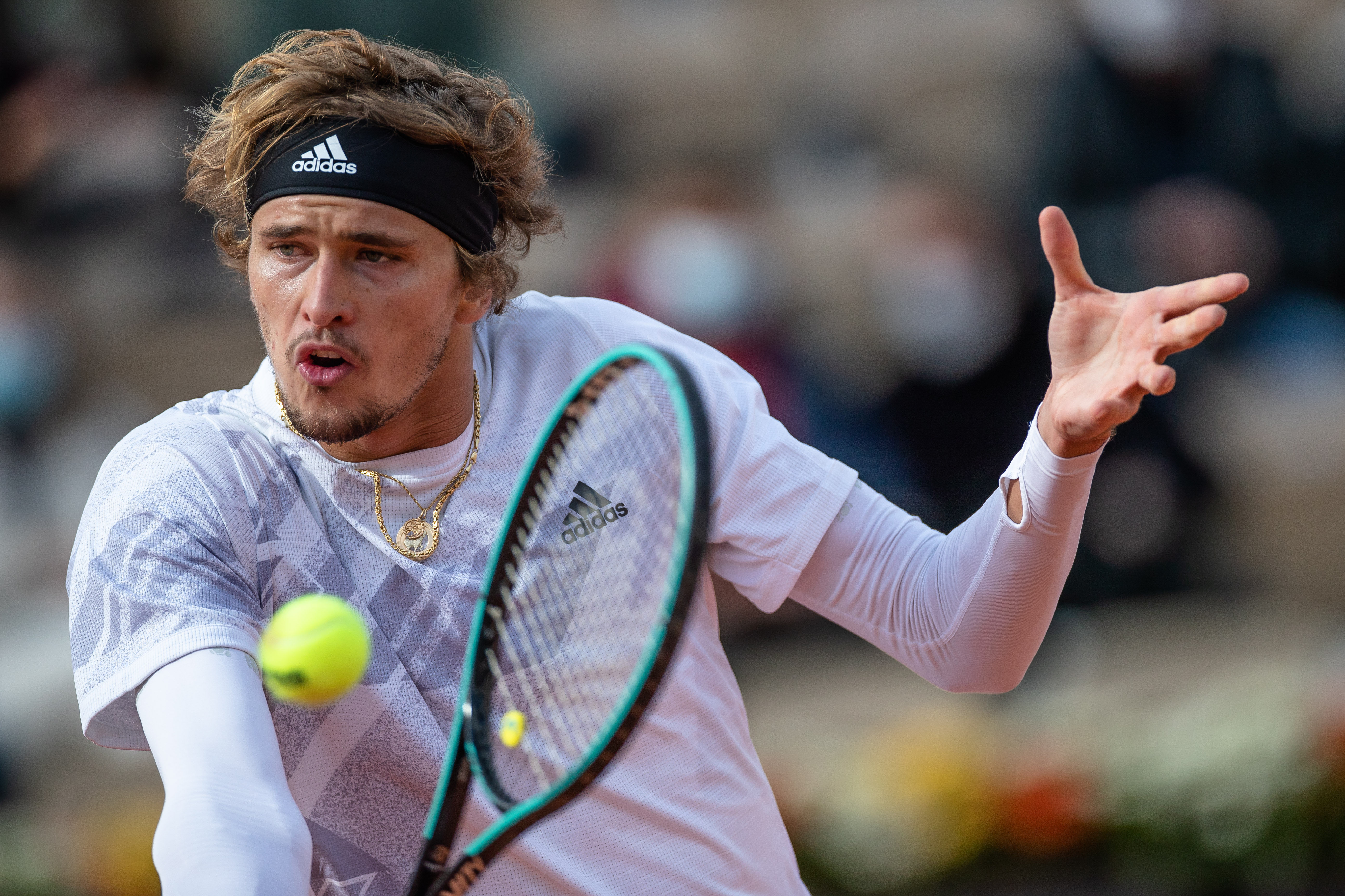 胸前佩戴纪 胸前佩戴纪